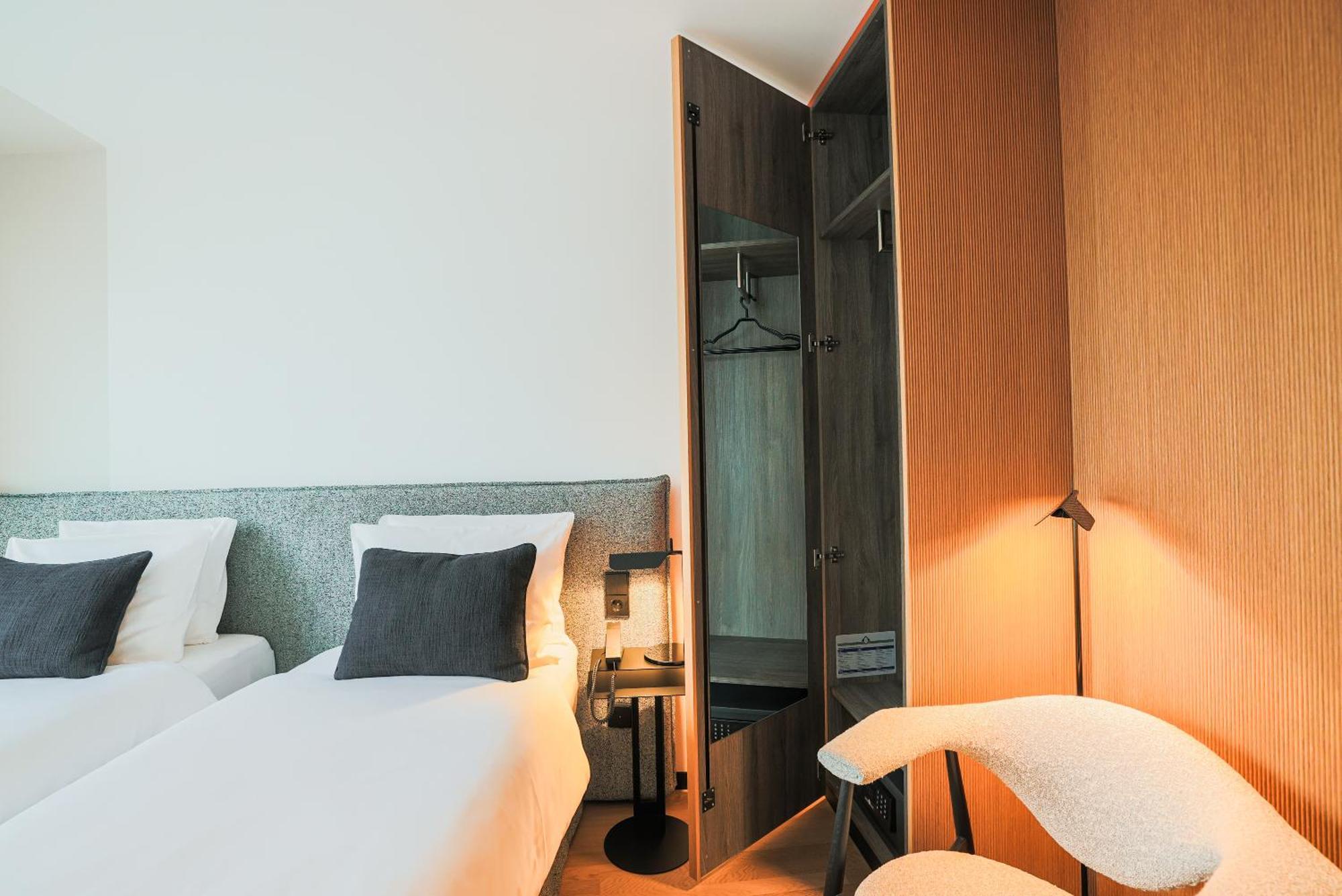 H'otello B'01 Hotel